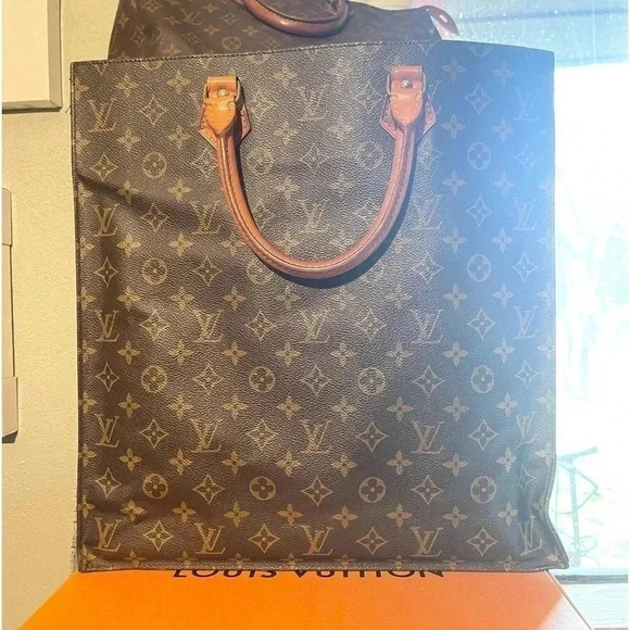 Louis Vuitton Sac Plat handbag. - Picture 3 of 11